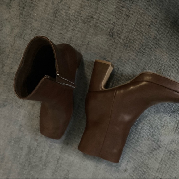 Pink Lily Block Heel Boot - Picture 2 of 3